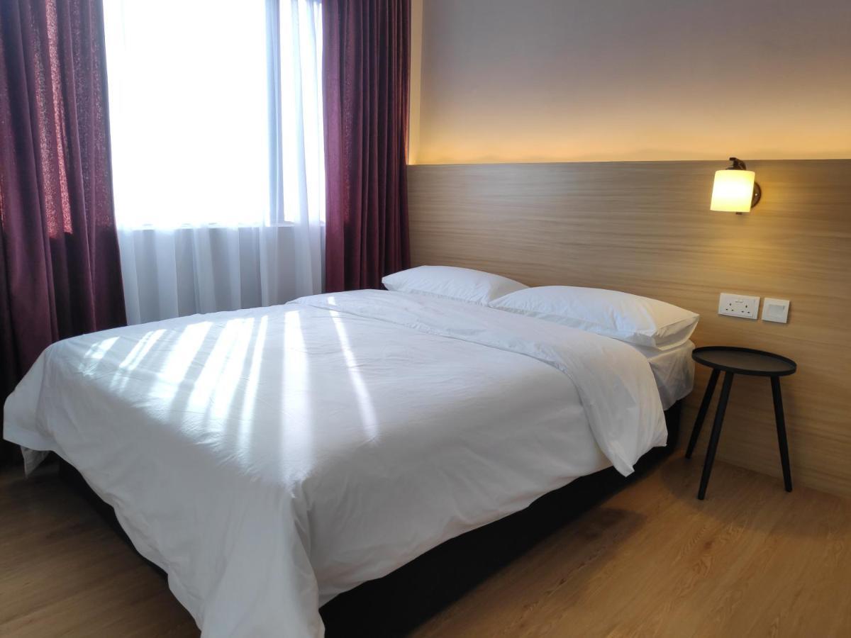 Ez Suites Бандар-Сері-Бегаван Екстер'єр фото