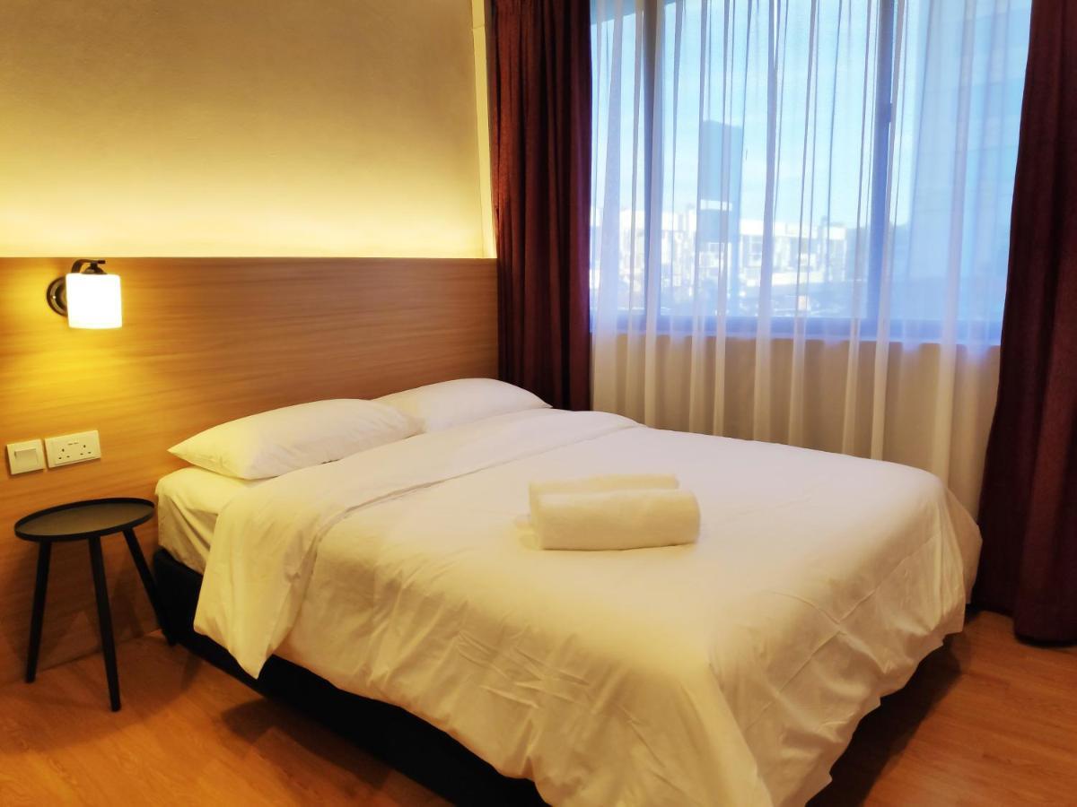 Ez Suites Бандар-Сері-Бегаван Екстер'єр фото