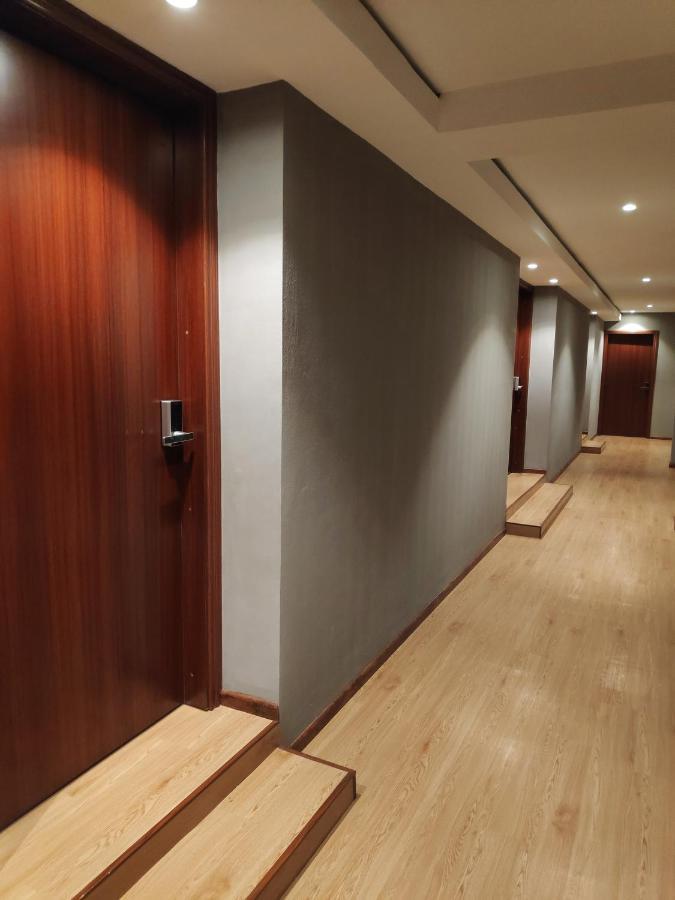 Ez Suites Бандар-Сері-Бегаван Екстер'єр фото