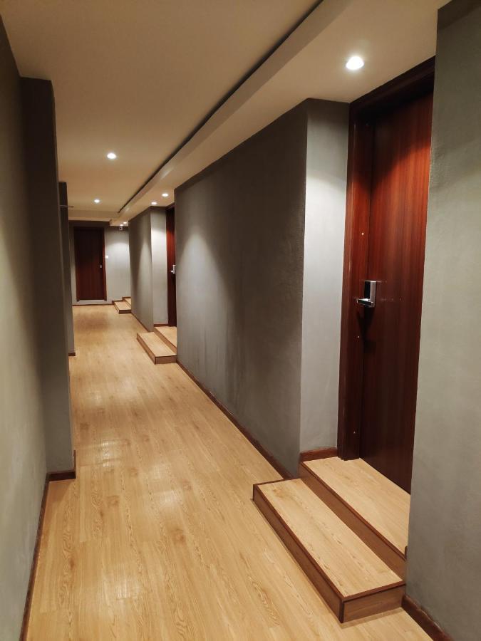 Ez Suites Бандар-Сері-Бегаван Екстер'єр фото