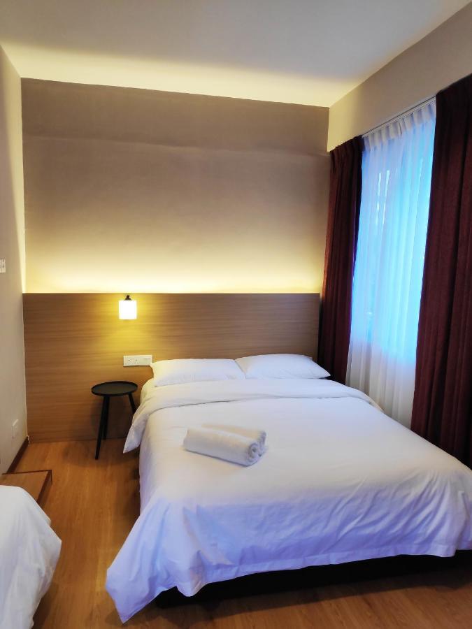 Ez Suites Бандар-Сері-Бегаван Екстер'єр фото